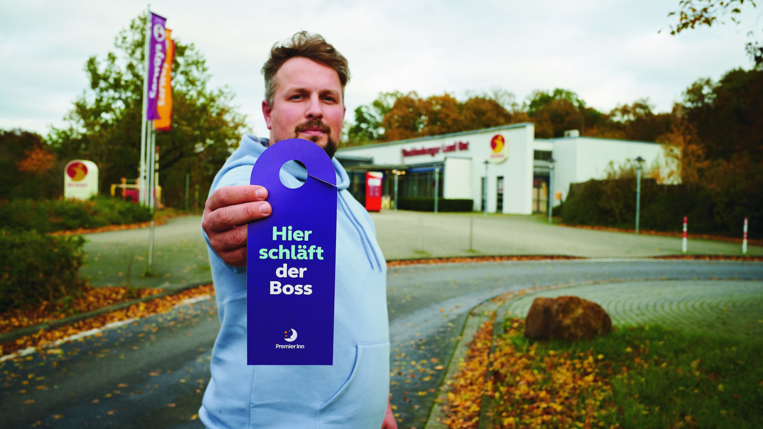 Premier Inn Wer woanders schläft SANIFAIR Autobahn Kartendispenser